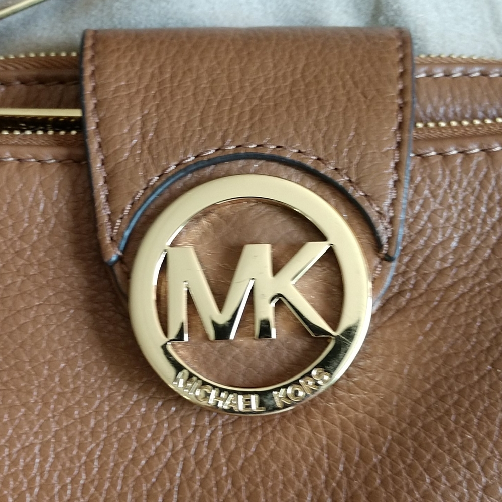 Michael Kors leather tan crossbody - Picture 3 of 9